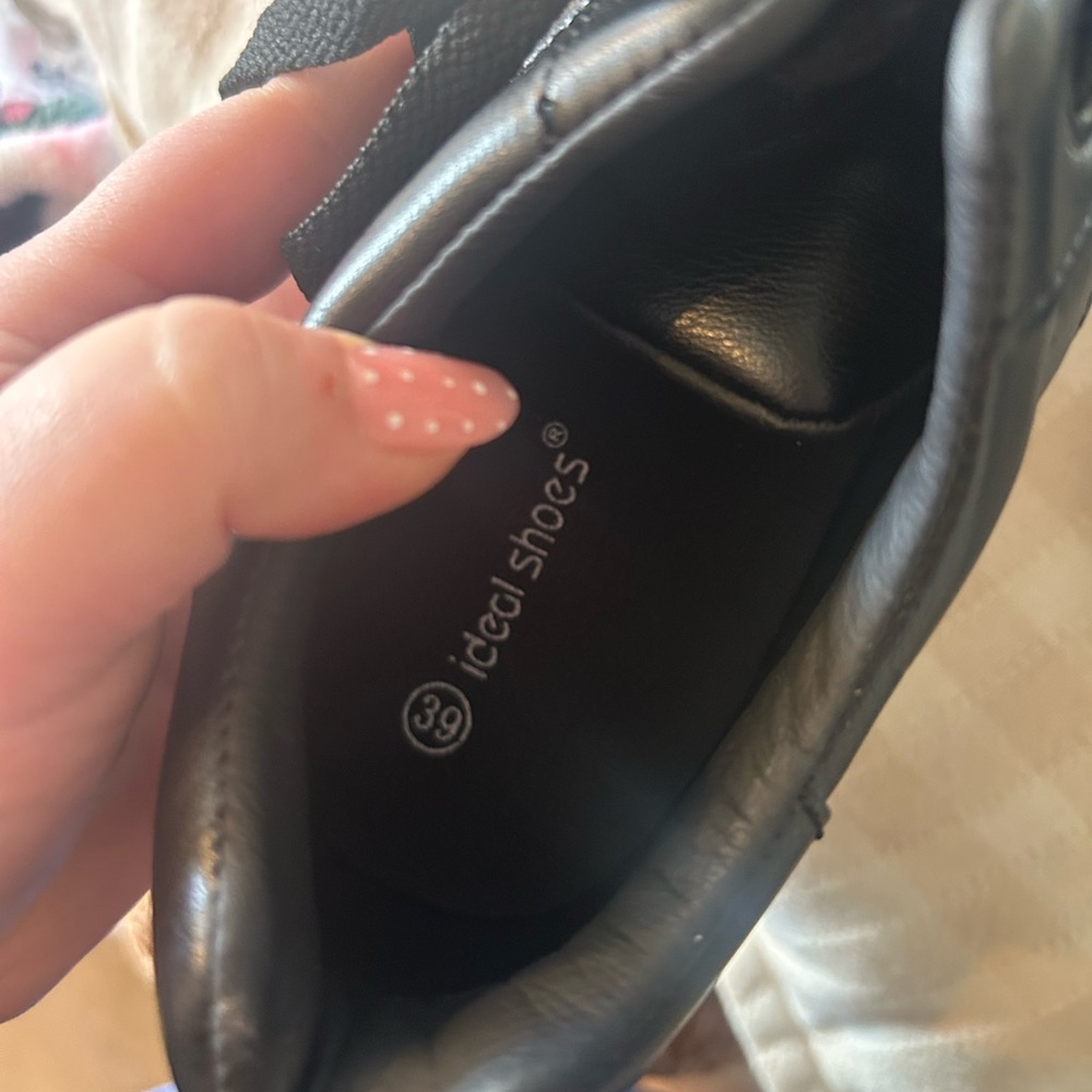 Ideal Shoes black lace-up platform sneakers - Picture 7 of 7